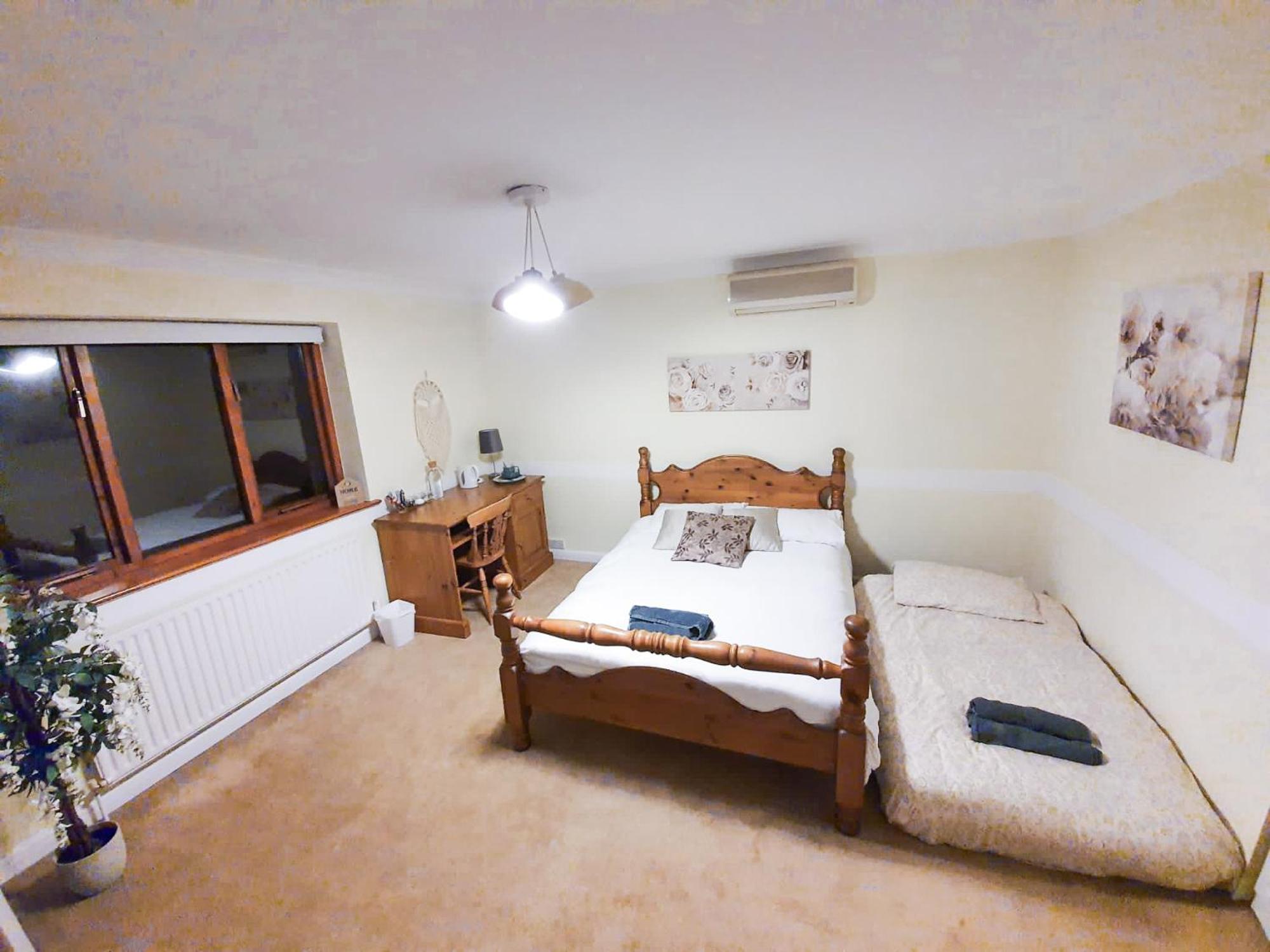 Old Slade Cottage - Train To London 30Mins, Heathrow 15Mins Away,Free Parking - En-Suit Rooms West Drayton  Екстериор снимка
